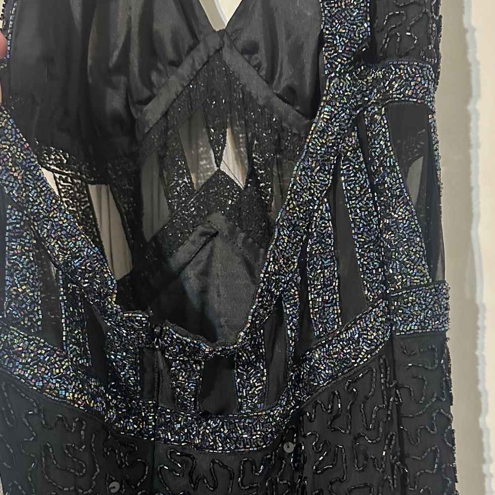 Elegant Black Backless Gown - Picture 5 of 6
